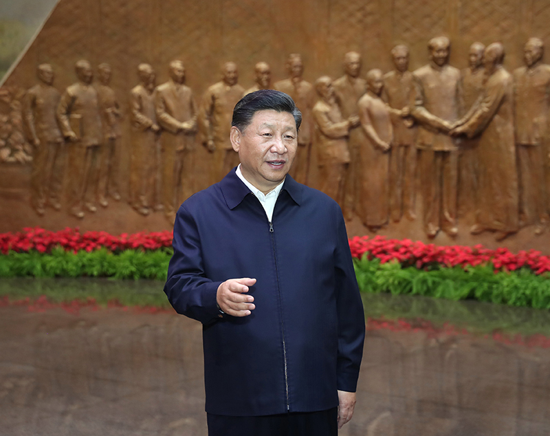 9月12日，中共中央總書記、國家主席、中央軍委主席習近平視察中共中央北京香山革命紀念地。這是習近平在香山革命紀念館參觀《為新中國奠基》主題展覽，并發(fā)表重要講話。