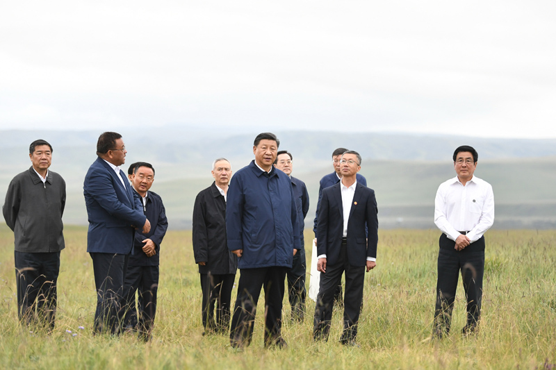 8月19日至22日，中共中央總書記、國(guó)家主席、中央軍委主席習(xí)近平在甘肅考察。這是20日下午，習(xí)近平在中農(nóng)發(fā)山丹馬場(chǎng)有限責(zé)任公司一場(chǎng)考察，實(shí)地了解祁連山生態(tài)環(huán)境恢復(fù)和保護(hù)情況。