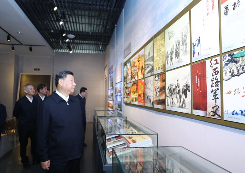 8月19日至22日，中共中央總書記、國(guó)家主席、中央軍委主席習(xí)近平在甘肅考察。這是20日上午，習(xí)近平在張掖市高臺(tái)縣參觀中國(guó)工農(nóng)紅軍西路軍紀(jì)念館。